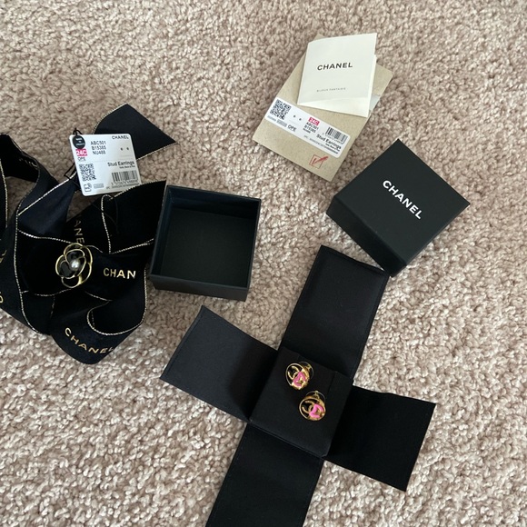 Chanel cruise collection 2023 stud earrings - Picture 12 of 16
